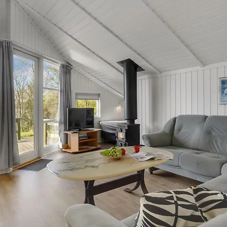 2 Bedroom Lovely Home In Vejle Ost